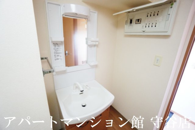 ベルファミーユ2の独立洗面台|反転です