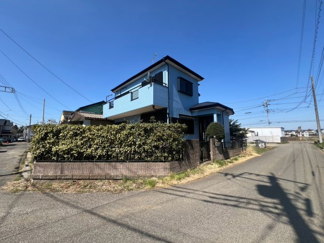 中古戸建の前面道路含む現地写真