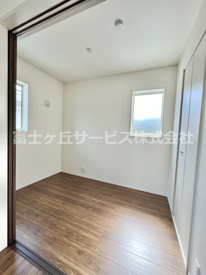 【洋室】 | 浜松市天竜区船明 5期 新築一戸建て 1号棟 | LDK横の3帖洋室