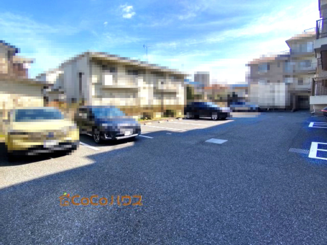 ライオンズマンション桶川の駐車場