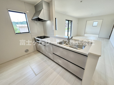 【キッチン】 | 浜松市天竜区船明 5期 新築一戸建て 2号棟 | キッチンでお料理をお楽しみください