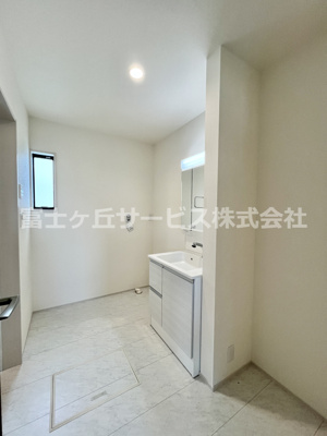 【洗面所】 | 浜松市天竜区船明 5期 新築一戸建て 2号棟 | ゆったりとスペースのある洗面所