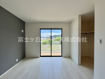 【寝室】 | 浜松市天竜区船明 5期 新築一戸建て 2号棟 | 主寝室