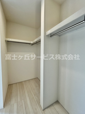 【収納】 | 浜松市天竜区船明 5期 新築一戸建て 2号棟 | 主寝室のウォークインクローゼット