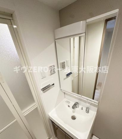 S-RESIDENCE小阪azureの独立洗面台