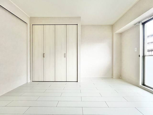 【寝室】 | 北摂マンション | 現在ご返済中のカーローン・カードローン・教育ローンなどを住宅ローンに一本化したり、家具家電購入費用・引越し費用を住宅ローンと組み合わせるなど、お客さまにメリットの多い住宅ローンのご提案が可能です。