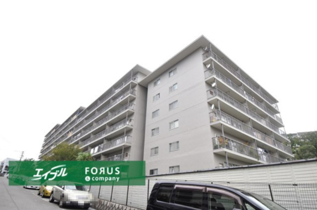 【外観】 | 北摂マンション | 物件を比較検討したいお客様には、「物件比較見学プラン」をご用意しております。こちらの物件だけでなく、お客様の希望に沿った物件を、いくつかまとめてご案内させて頂きます。