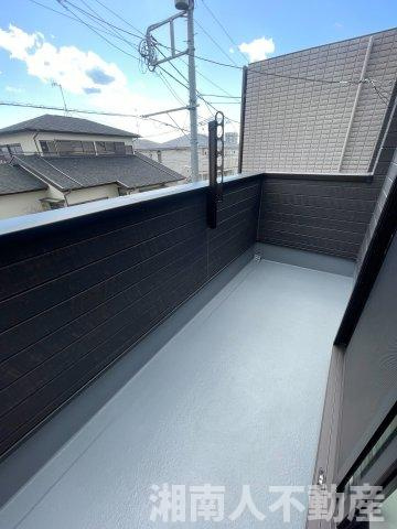 茅ヶ崎市今宿　新築戸建てのバルコニー|外からの目が気にならないバルコニーで洗濯物が干せます