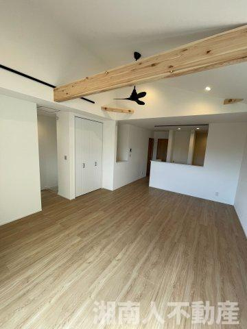 茅ヶ崎市今宿　新築戸建ての居間・リビング|ゆったりとしたリビングです