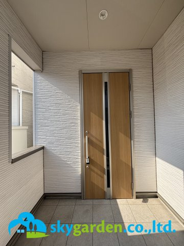 平塚市南原3丁目　中古戸建の玄関