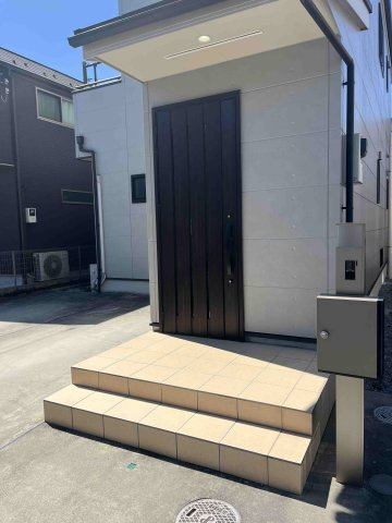 北葛飾郡松伏町　　松伏　　中古戸建の玄関|毎日通る玄関はこちらです