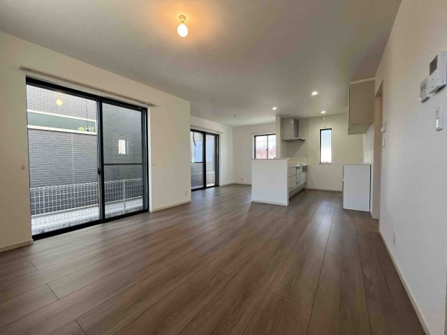 北葛飾郡松伏町　　松伏　　中古戸建の居間・リビング|おしゃれなリビングです