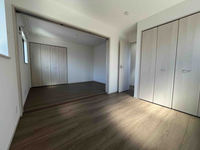 北葛飾郡松伏町　　松伏　　中古戸建の洋室|ゆったりした洋室です