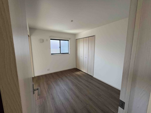 北葛飾郡松伏町　　松伏　　中古戸建の洋室|コンパクトで使いやすい洋室です