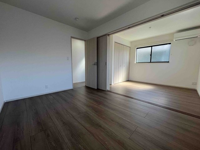 北葛飾郡松伏町　　松伏　　中古戸建の洋室|スタンダードな洋室です