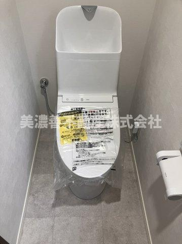 ６５０３９　岐阜市日置江中古戸建てのトイレ