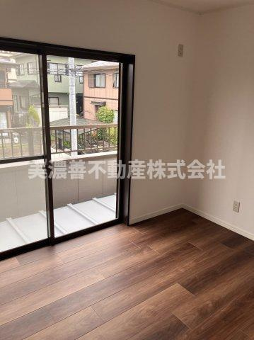 ６５０３９　岐阜市日置江中古戸建ての洋室