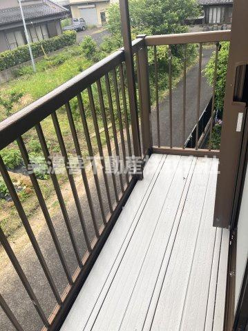 ６５０３９　岐阜市日置江中古戸建てのバルコニー