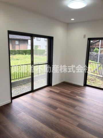 ６５０３９　岐阜市日置江中古戸建ての居間・リビング