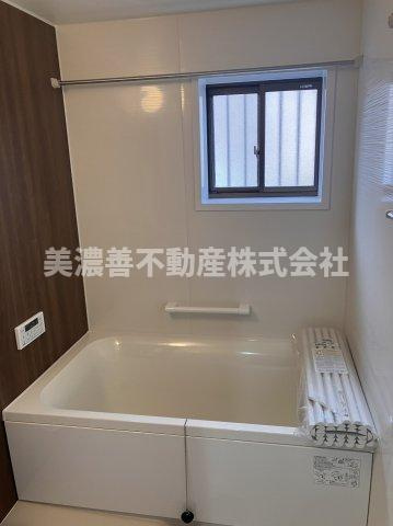 ６５０３９　岐阜市日置江中古戸建ての浴室