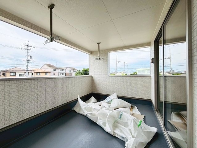 クワイエ　瑞穂市生津天王東町1丁目第1　全4区画分譲のバルコニー|バルコニーは南向きで洗濯物もよく乾きます！強度と表面積硬度を持つFPRで防水しています。