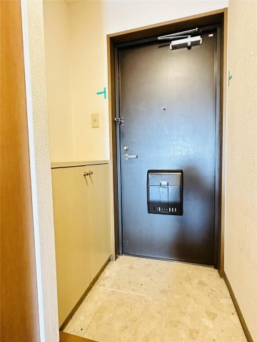 サクラメント今宿の玄関