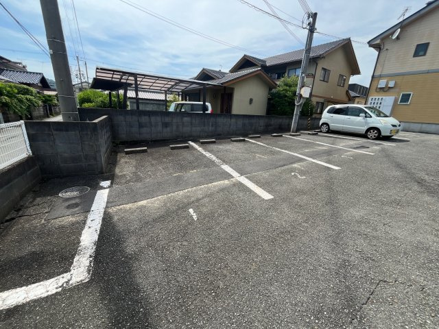 ナイスワン太子の駐車場