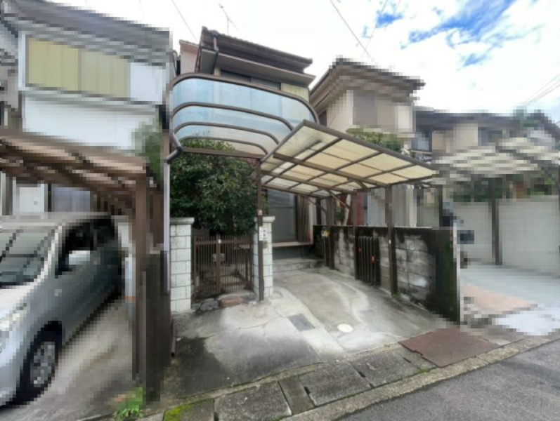 長岡京市井ノ内坂川の駐車場|玄関前にも自転車屋バイクを置くスペースがございます。