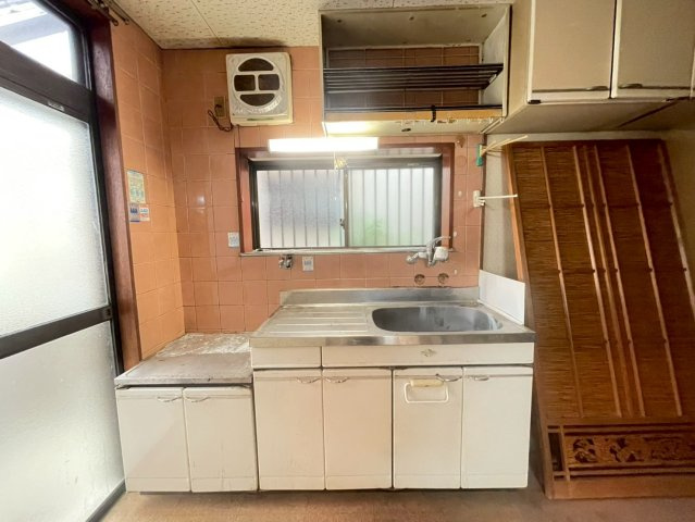 長岡京市井ノ内坂川のキッチン|ガスコンロ置き場付きキッチンです。