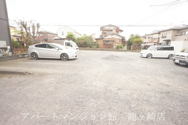 アクティブ七福の駐車場