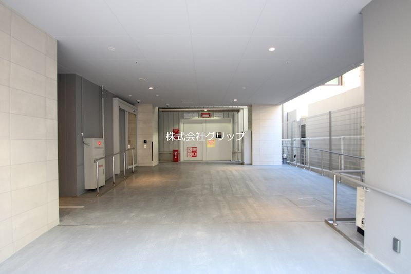 ブランシエスタ横浜高島町の駐車場