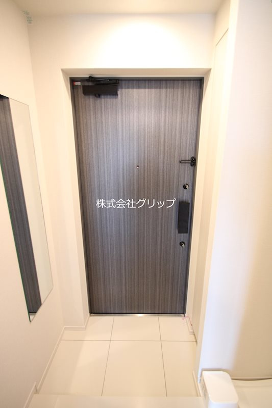 ブランシエスタ横浜高島町の玄関