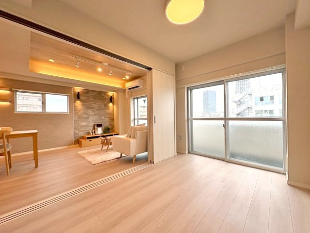 朝日言問マンション　9階　角　部屋　リ　ノベーション済　家具付の居間・リビング