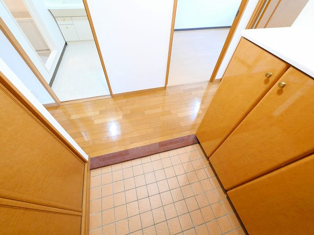 ローレルスクエア登美ヶ丘第Ⅰ期の玄関