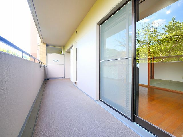 ローレルスクエア登美ヶ丘第Ⅰ期のバルコニー