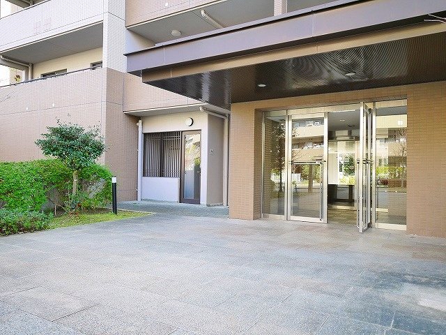 ローレルスクエア登美ヶ丘第Ⅰ期のエントランス