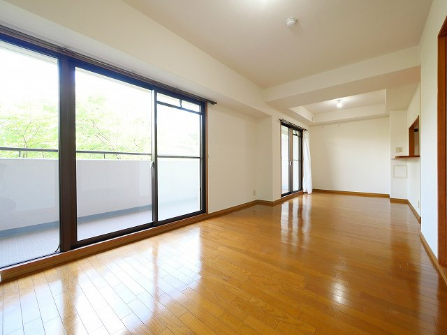 ローレルスクエア登美ヶ丘第Ⅰ期の居間・リビング