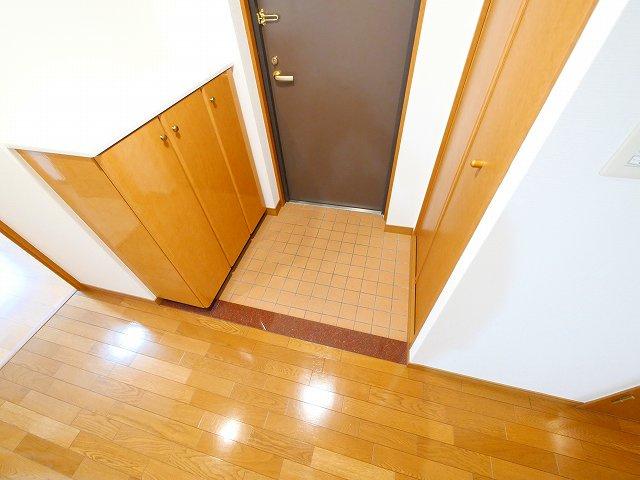 ローレルスクエア登美ヶ丘第Ⅰ期の玄関