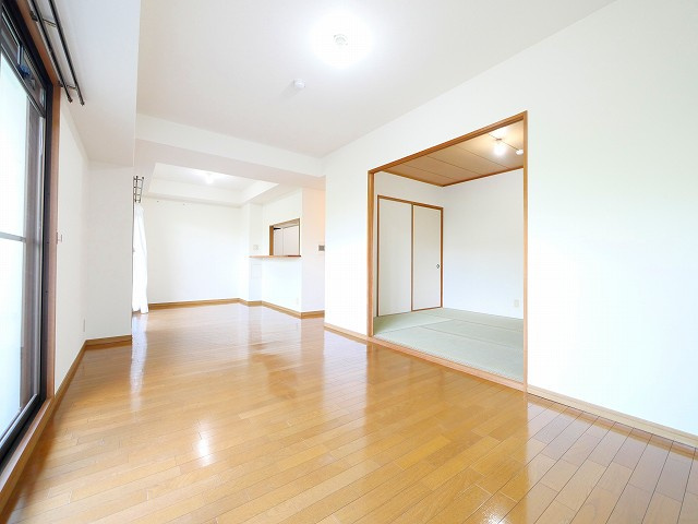 ローレルスクエア登美ヶ丘第Ⅰ期の居間・リビング