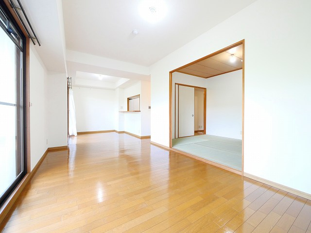 ローレルスクエア登美ヶ丘第Ⅰ期の居間・リビング