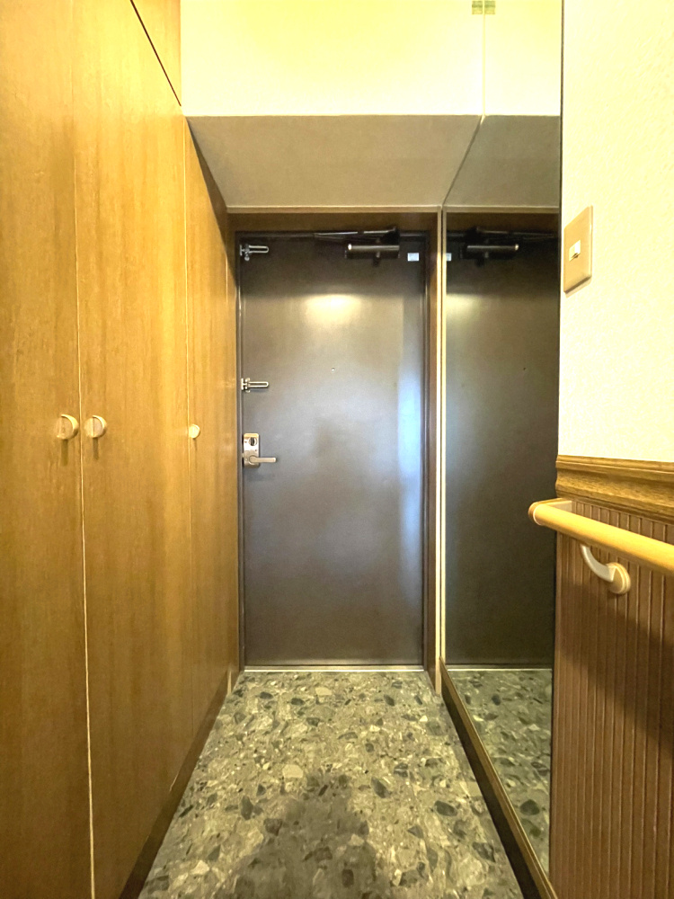 ダイアパレスロワイアル栗林公園の玄関