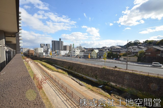 グランリビオ高見七条　桜の杜の中庭