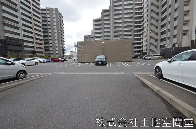 グランリビオ高見七条　桜の杜の駐車場