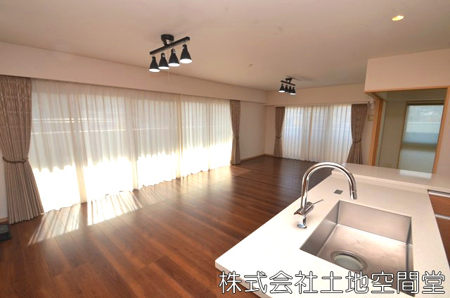 グランリビオ高見七条　桜の杜の居間・リビング