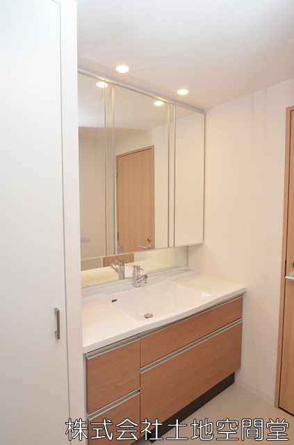 グランリビオ高見七条　桜の杜の玄関