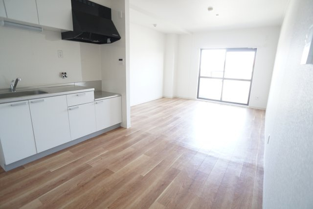 ファミーユ仁川の居間・リビング