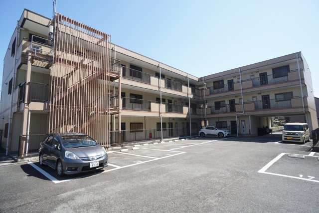 ファミーユ仁川の外観