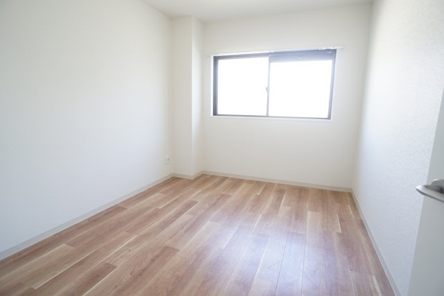 ファミーユ仁川の居間・リビング