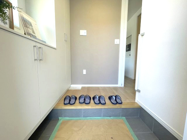 西区高須三丁目　№35425の玄関|明るく開放的な
空間です。