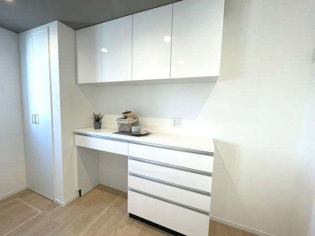 西区高須三丁目　№35425のその他|キッチンと同色の
カップボード付き